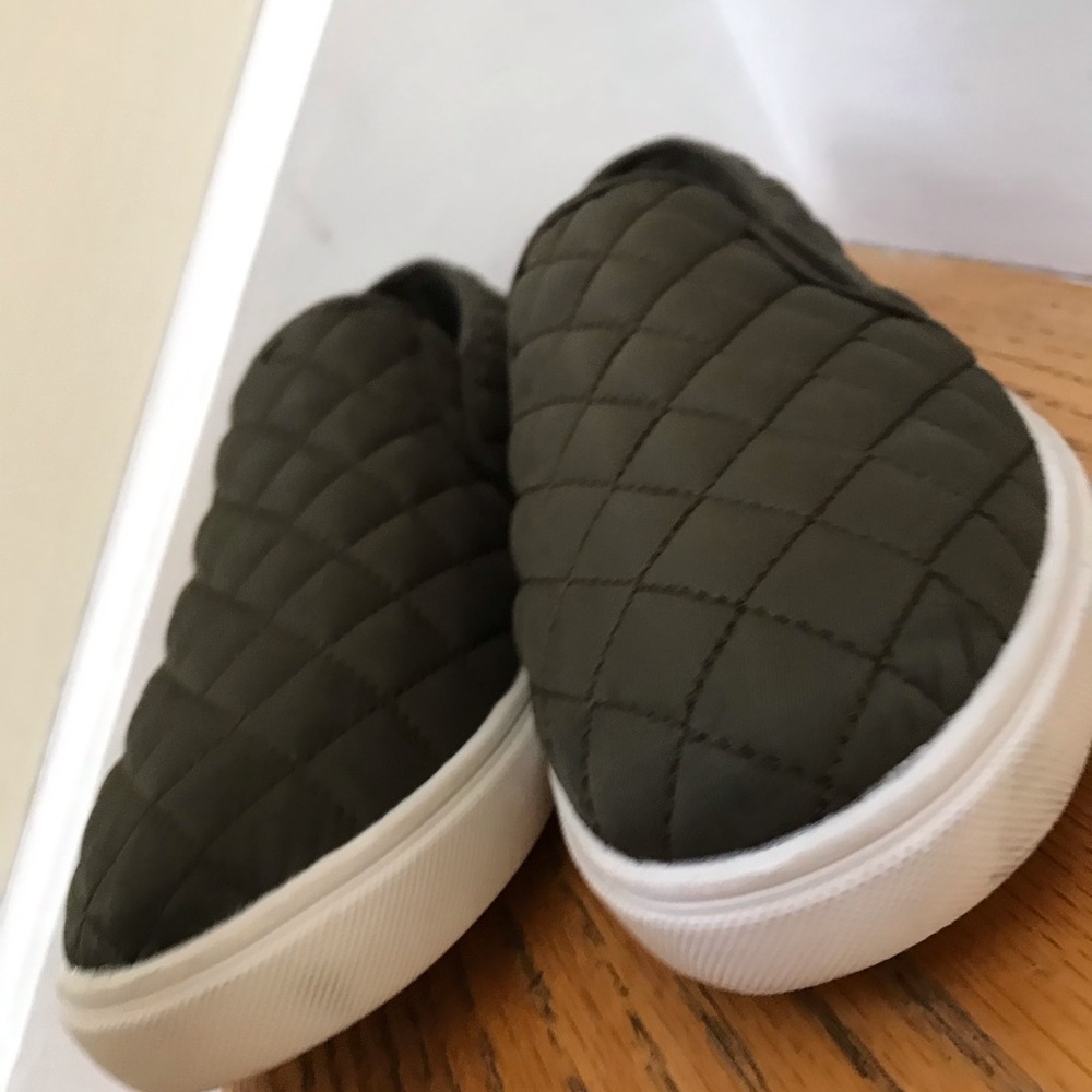 True and tru army green memory foam shoes size91/2 - Picture 3 of 6